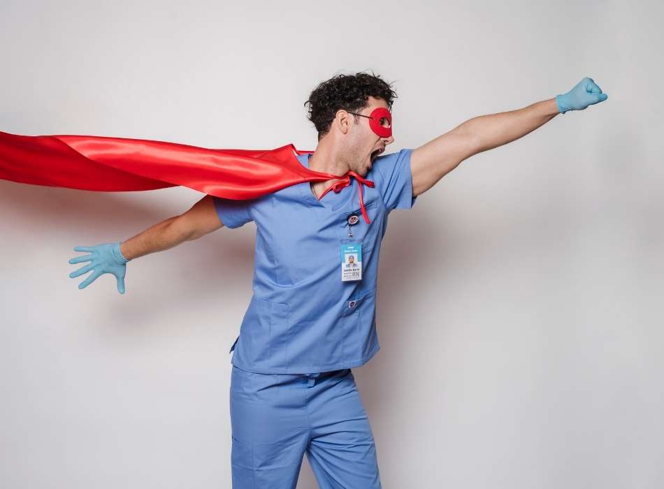 Arzt mit Superman Umhang